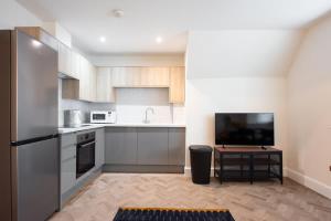 6 The Royal Serviced Apartments, Harwich - Fast WiFi, Private Parking