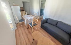 Stunning Apartment In Tkon With House Sea View 
