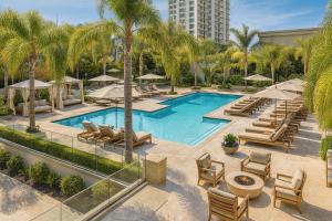 Marina Breeze 1BR & 2BR - Pool, Hot Tub, Gym - Close to Beach