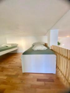 Modern 2 Bedroom Apartment