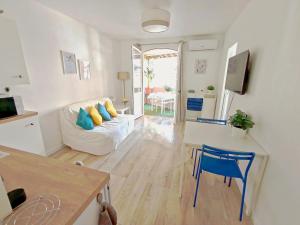 Appartement 2 pièces avec Balcon, Clim et Parking au Port de Hyères