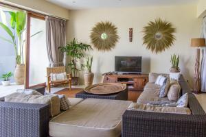 Beautiful Cliff-Side Jungle Villa