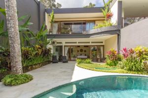 Beautiful Cliff-Side Jungle Villa