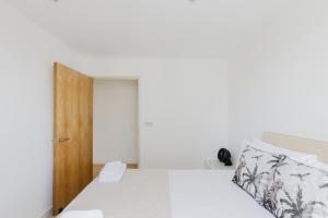 Bright 1BR Flat w Balcony by Old Street Station