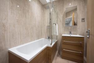 Parking Space, Doors onto Garden-Pet Friendly