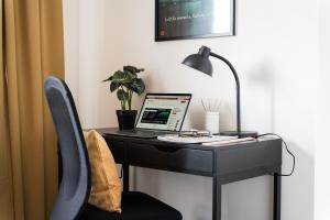 Guestly Homes - Homely 1BR Apartment