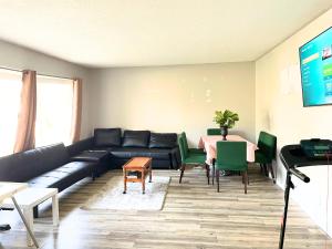 Flowealth Suites - Private Rooms Near West Edmonton Mall