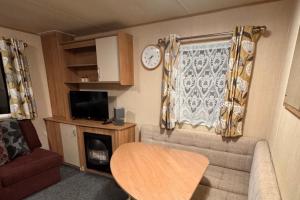 Rubys Place on Lyons Winkups Towyn Sleeps 6