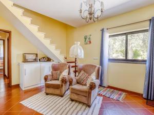 Carcavelos Villa with Pool