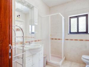 Carcavelos Villa with Pool