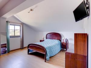 Carcavelos Villa with Pool