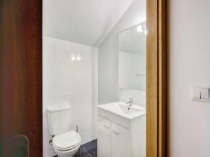 Carcavelos Villa with Pool