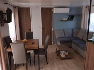 MH330 2 chambres et 1 salle de bain dans camping 4 étoiles