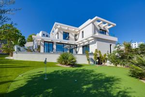 Villa de Lujo c Piscina Climatizada, las Colinas