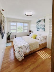 Modern Cozy 2BR Smart Lock Condo with Netflix 4K and YouTube Premium at Seawind