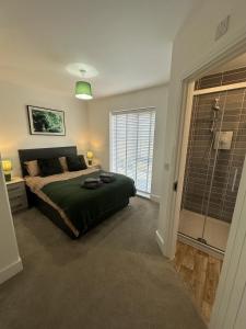 3 Bed Home with Driveway Parking for Contractors & Family stays in Stafford