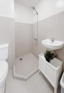 Modern Cozy 2BR Smart Lock Condo with Netflix 4K and YouTube Premium at Seawind