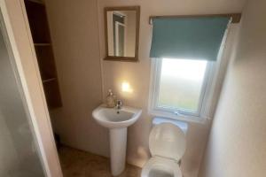3 Bed Caravan - Sleeps 8 - Pets - Parking - Wifi