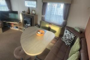 3 Bed Caravan - Sleeps 8 - Pets - Parking - Wifi