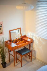 DMC St, Hongik University Station, Cozy 2rooms, Luxury Mattress, 3 minutes by Airport Railroad