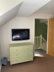 Charming cottage in central Ludlow with parking