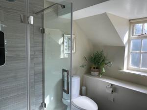 Charming cottage in central Ludlow with parking