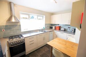 Charming cottage in central Ludlow with parking
