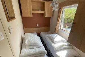 3 Bedroom Caravan - Sleeps 6 Pool & Garden
