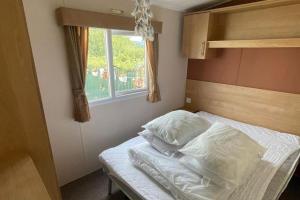 3 Bedroom Caravan - Sleeps 6 Pool & Garden