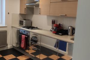 Apartment - Sleeps 4 - Parking - Station Close