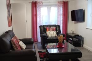 Apartment - Sleeps 4 - Parking - Station Close