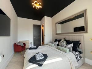 300m to Totteridge and Whetstone Tube Station Modern Living new Flat