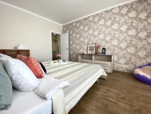 Сонячна 1-кімнатна квартира на Драгоманова 2-Б