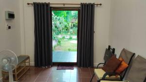 Spacious 2-bedroom villa near beach