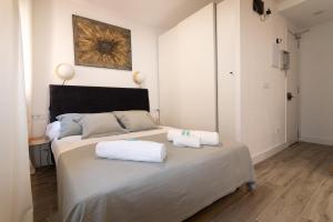 Charming Seaside Apartment in Barceloneta, Renovated with Stunning Sea Views