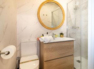 Charming Seaside Apartment in Barceloneta, Renovated with Stunning Sea Views