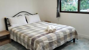 Spacious 2-bedroom villa near beach