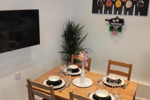 Apartment - Sleeps 4 - Balcony - Parking