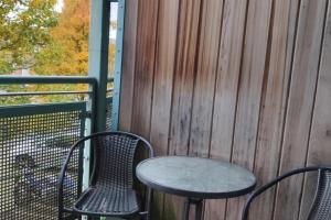 Apartment - Sleeps 4 - Balcony - Parking