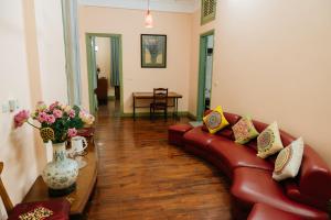 The Rails - Family Room F03