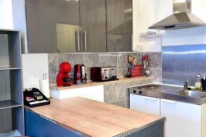 Loft - Sleeps 2 - Parking - Close to Station