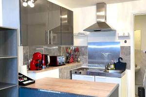 Loft - Sleeps 2 - Parking - Close to Station