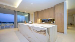 Pavilion-style dream home with sea views