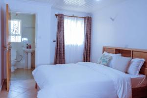 Cheerful 4-bedroom with pool