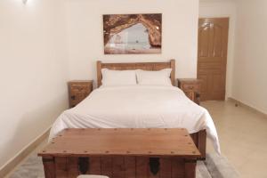 Cheerful 4-bedroom with pool