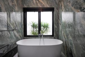 Pattana Moon - Luxury Calm 4 Bedrooms Pool Villa