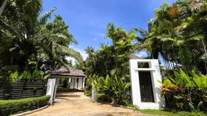 23 - Seaside Villa Retreat