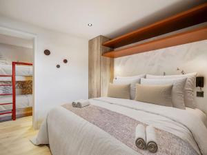 Chalet raffiné avec accès direct aux pistes et jacuzzi - FR-1-568-57