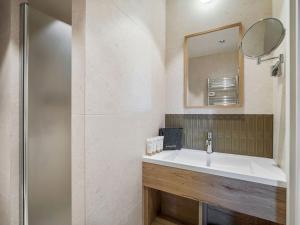 Chalet raffiné avec accès pistes et Jacuzzi - FR-1-568-57