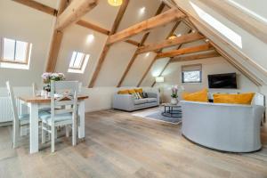 White House Lodges - Wagtail